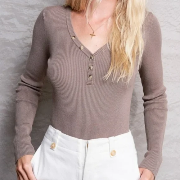 Mocha Long Sleeve Ribbed Knit V-Neck Henley Top - Picture 4 of 10